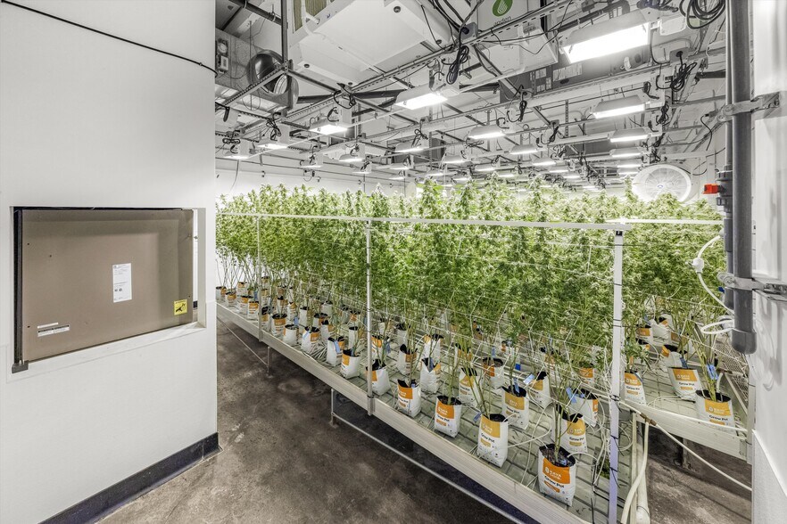 More Photos Of 44211 Yucca Ave, Lancaster Warehouse For Sale