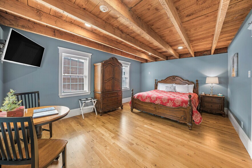 More Photos Of 208-210 Wharf St, Hermann Hospitality For Sale