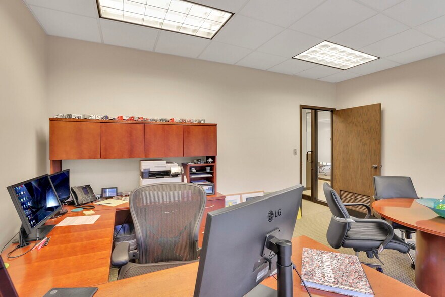 More Photos Of 141 E Town St, Columbus Office Residential For Lease