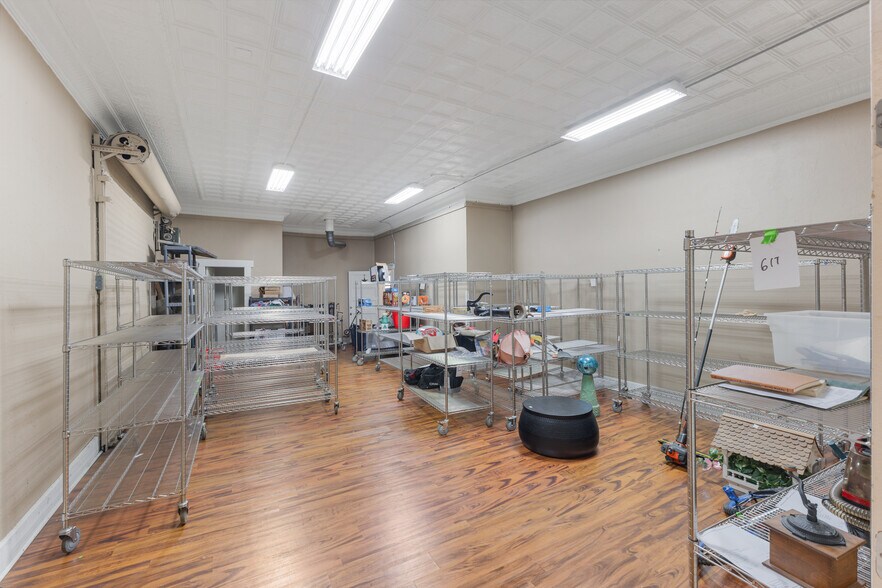 More Photos Of 160 E Morgan St, Martinsville Showroom For Sale