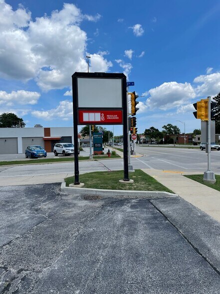 More Photos Of 11216 W Bluemound Rd, Wauwatosa Convenience Store For Lease