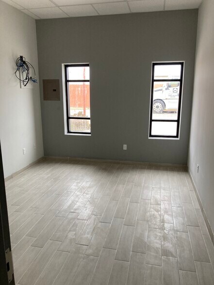 More Photos Of 824 E Hackberry Ave, McAllen Flex For Lease