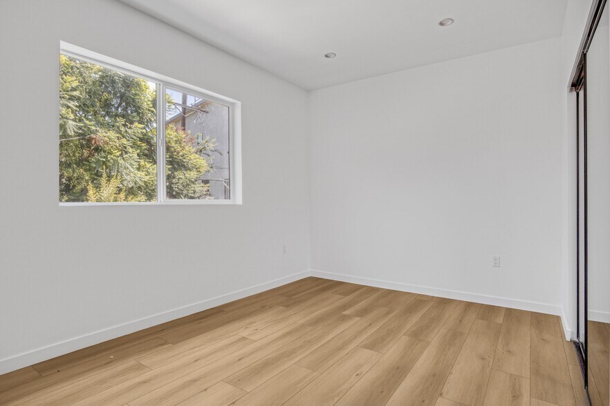 More Photos Of 10826 Hesby St, North Hollywood Apartments For Sale