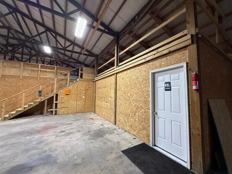 More Photos Of 23663 Louisville Rd, Park City Warehouse For Sale