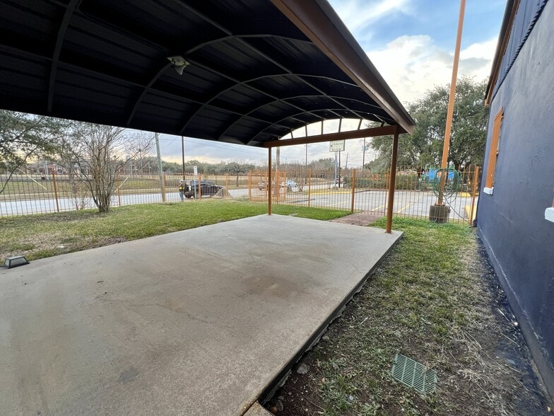 More Photos Of 716 Telephone Rd, Houston Warehouse For Lease