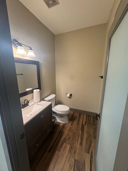 More Photos Of 1517 N Orange Blossom Trl, Orlando Office For Lease