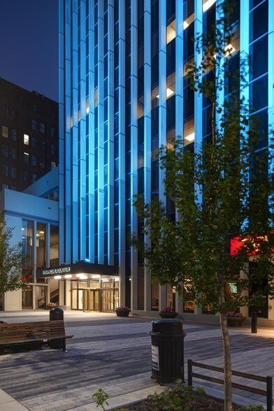 More Photos Of 606 Walnut St, Des Moines Office For Sale