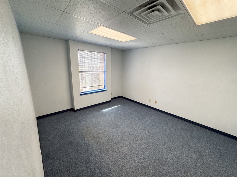 More Photos Of 7316 NE Loop 410, San Antonio Industrial For Lease