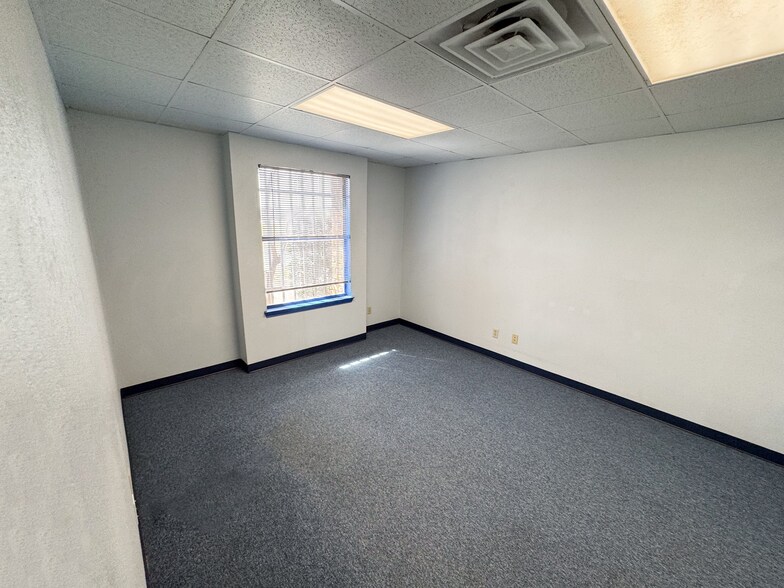 More Photos Of 7316 NE Loop 410, San Antonio Industrial For Lease