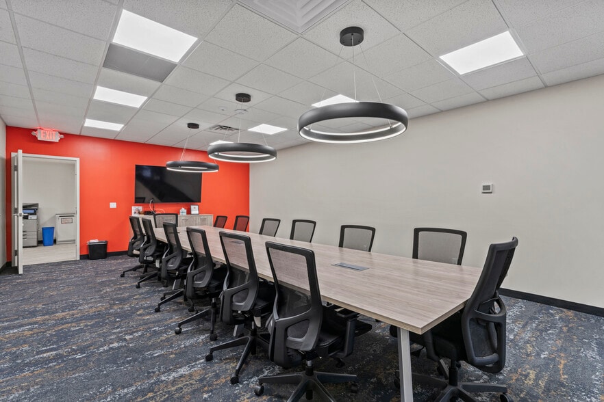 More Photos Of 4600 E Martha Truman Rd, Grandview Warehouse For Lease