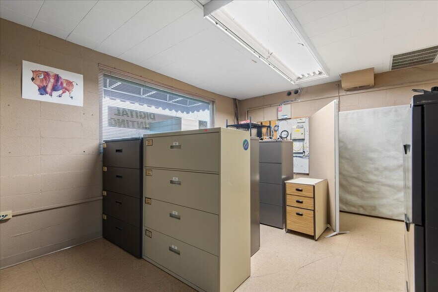 More Photos Of 110 N Cascade St, Kennewick Flex For Sale