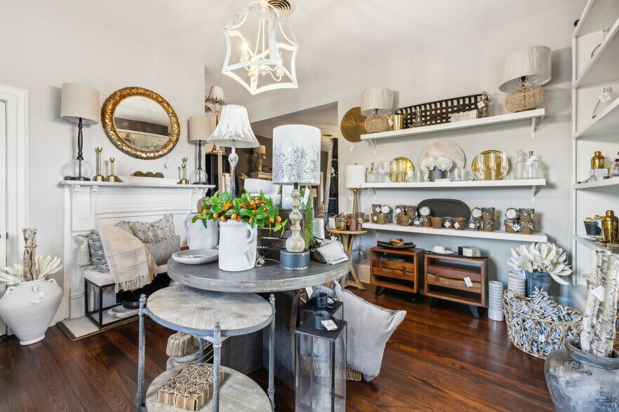 More Photos Of 915 Columbia Ave, Franklin Freestanding For Sale