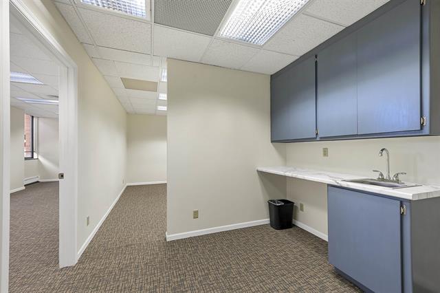 More Photos Of 414 E Walnut St, Green Bay Office For Lease