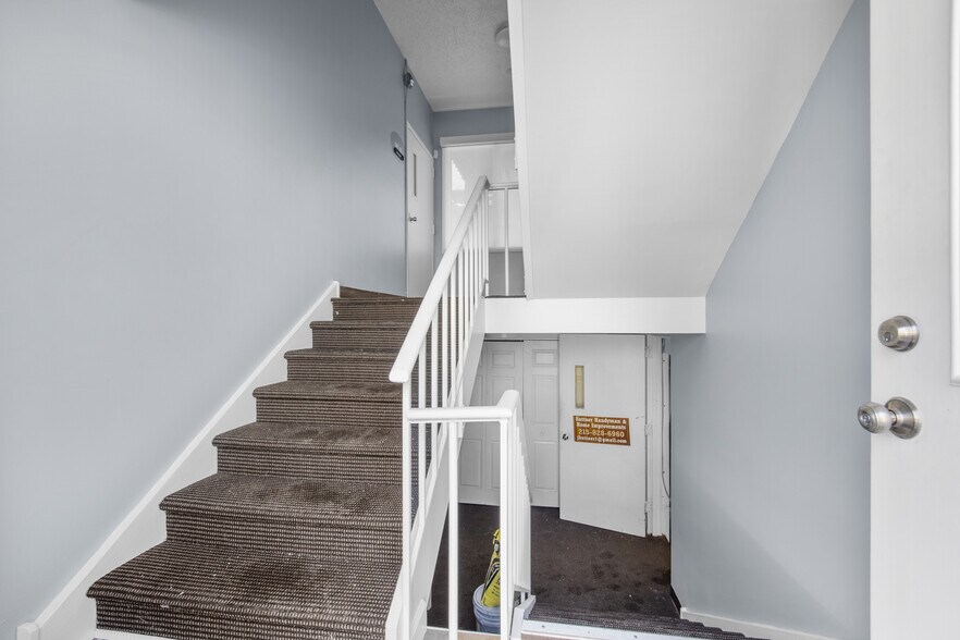 More Photos Of 538 Street Rd, Southampton Office For Lease