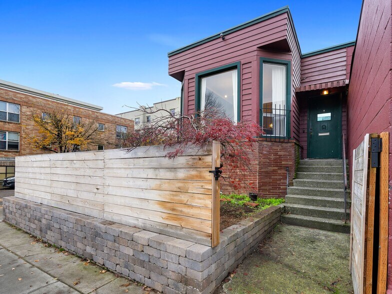 More Photos Of 1305 SE Belmont St, Portland Office For Sale