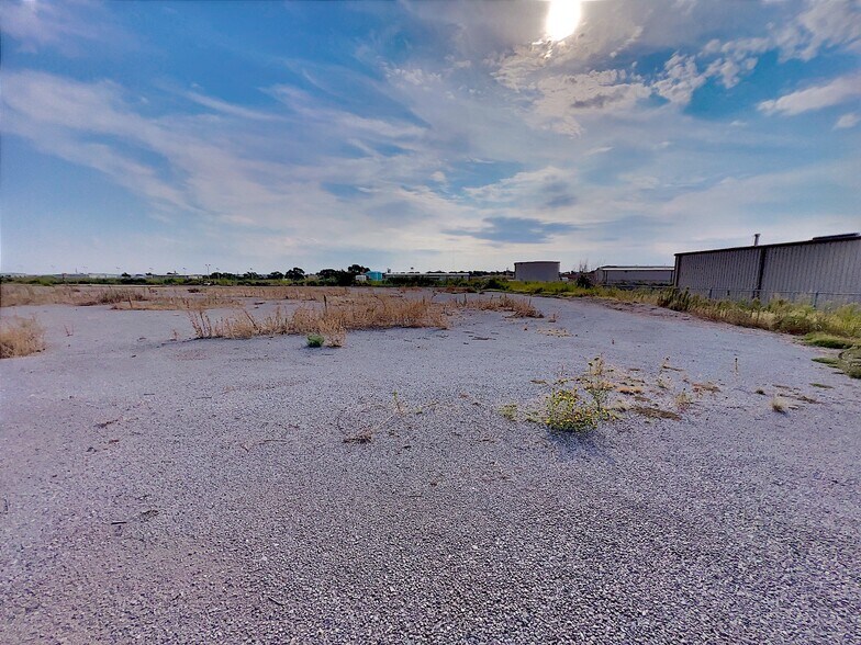 More Photos Of 1717 S 28th St, Clinton Distribution For Lease