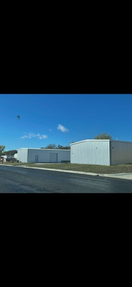More Photos Of 718 Brehmer Ln, Fredericksburg Warehouse For Lease