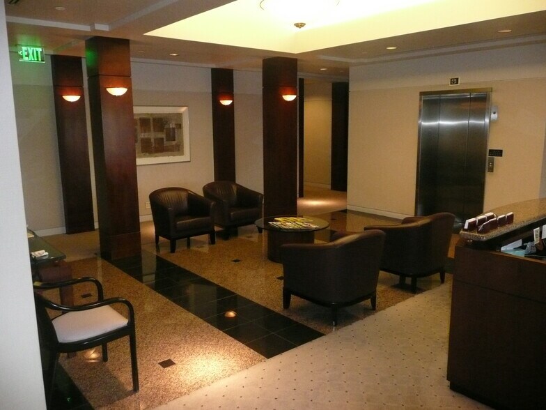 More Photos Of 3900 NewPark Mall Rd, Newark Medical For Lease