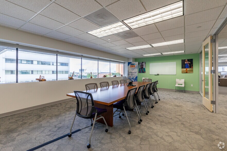 More Photos Of 3701-3801 Kirby & 2401 Portsmouth, Houston Unknown For Lease