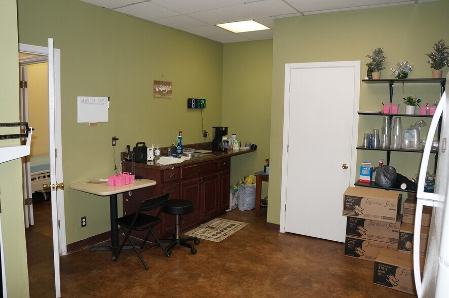 More Photos Of 1011-1025 W Fort Williams St, Sylacauga Office For Lease