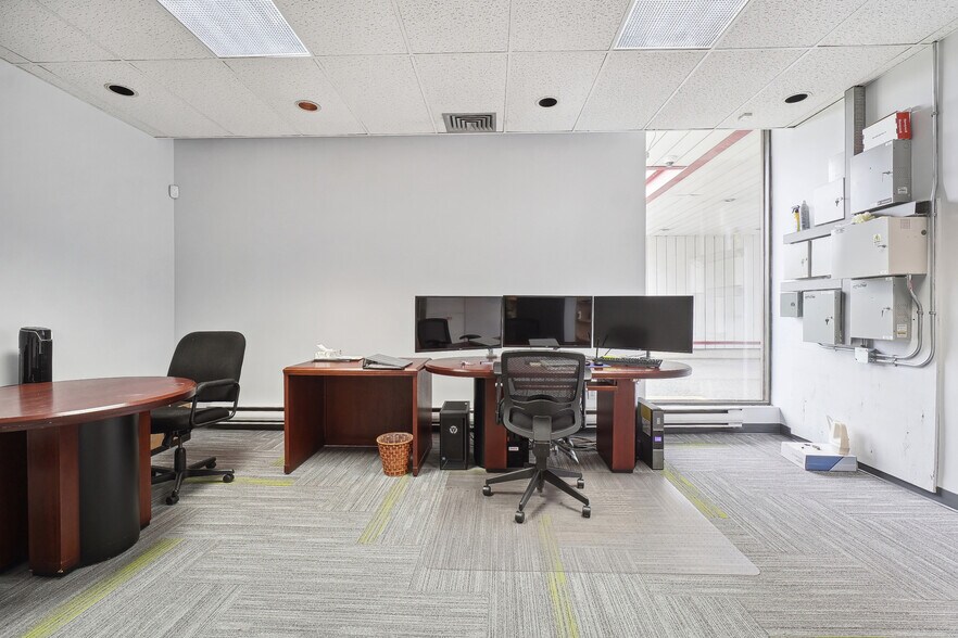 More Photos Of 500 Boul De L'aéroparc, Lachute Manufacturing For Sale