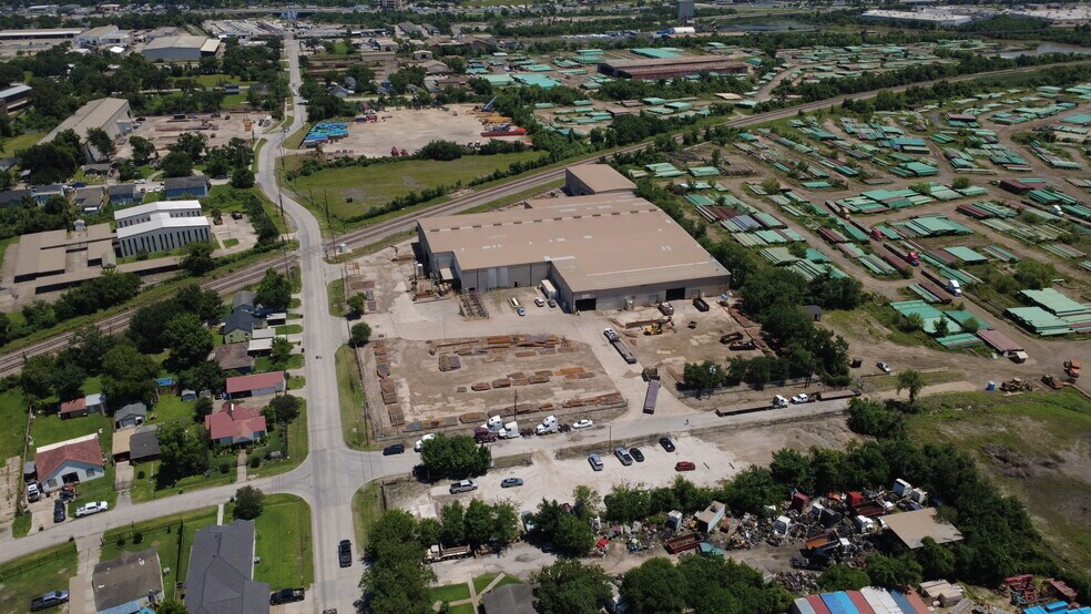 More Photos Of 1629 Miles St, Houston Manufacturing For Lease