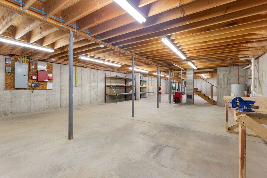 More Photos Of 204 Gray Rd, Cumberland General Retail For Sale