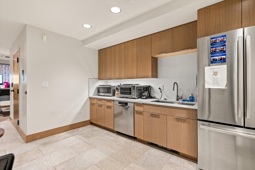 More Photos Of 122 W Main St, Aspen Office Residential For Sale