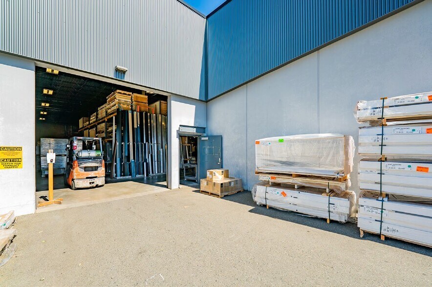 More Photos Of 1920 Boxwood Rd, Nanaimo Warehouse For Sale