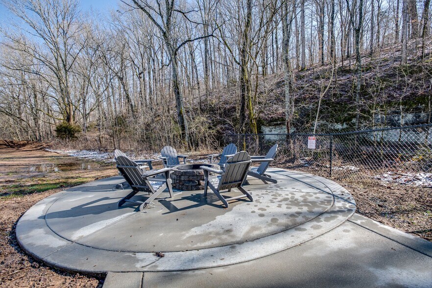 More Photos Of 100 Henry Dr, Burns Apartments For Sale