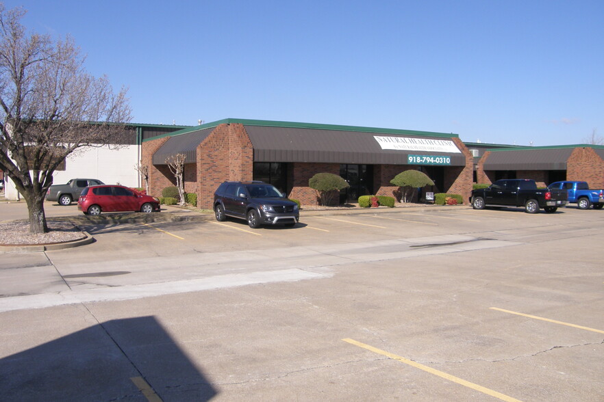 More Photos Of 5460 S Garnett Rd, Tulsa Warehouse For Lease