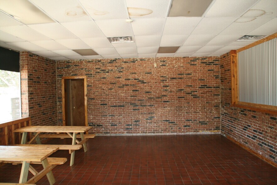 More Photos Of 1308 W Bluff St, Woodville Storefront Retail Office For Sale