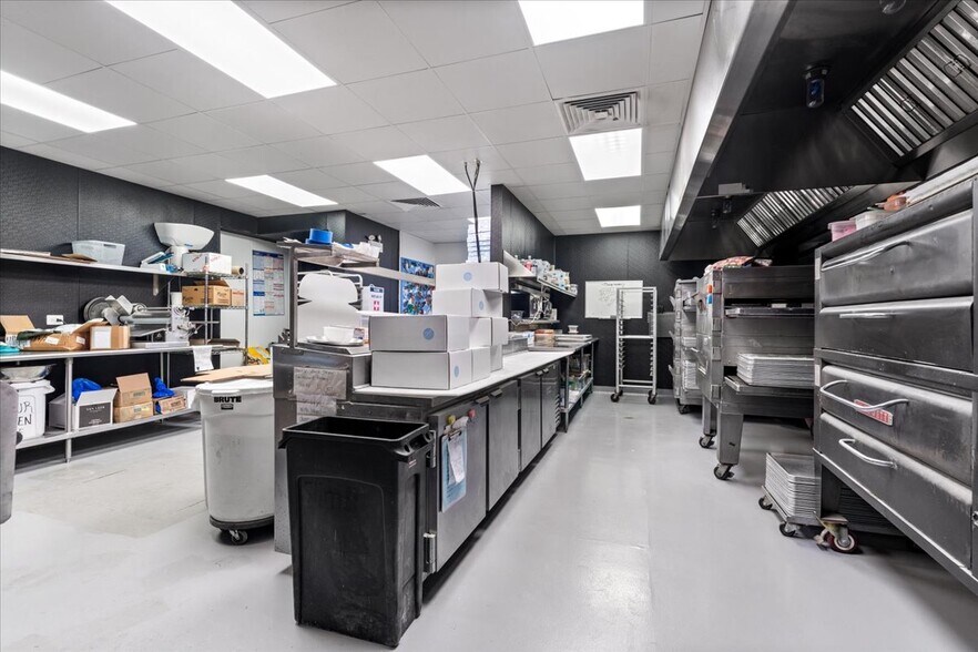 More Photos Of 3801-3809 N Clark St, Chicago Restaurant For Sale