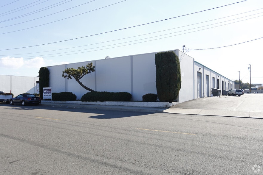 More Photos Of 802-864 E Edna Pl, Covina Warehouse For Lease