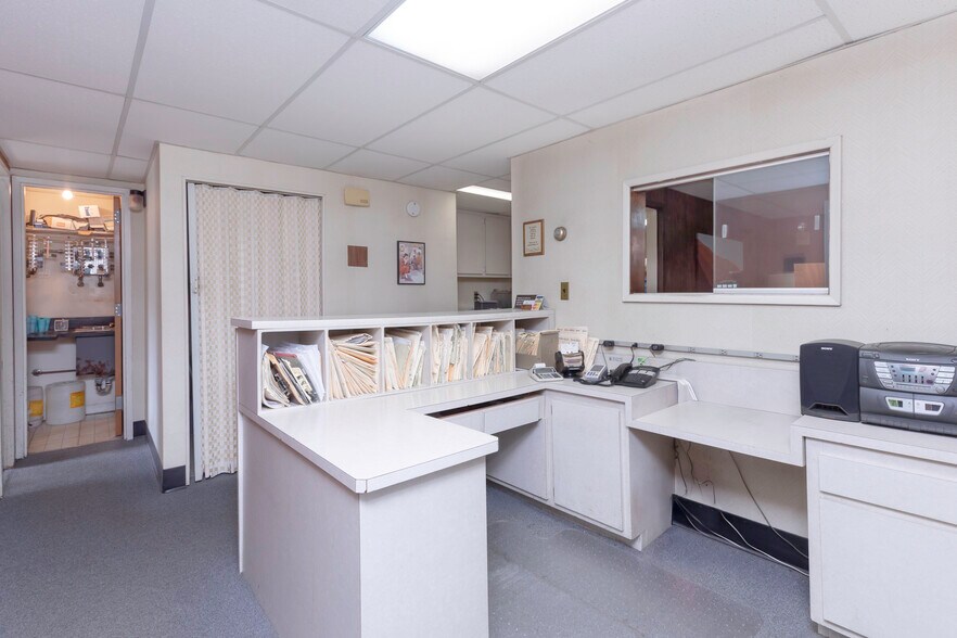 More Photos Of 253 Garth Rd, Scarsdale Medical For Sale