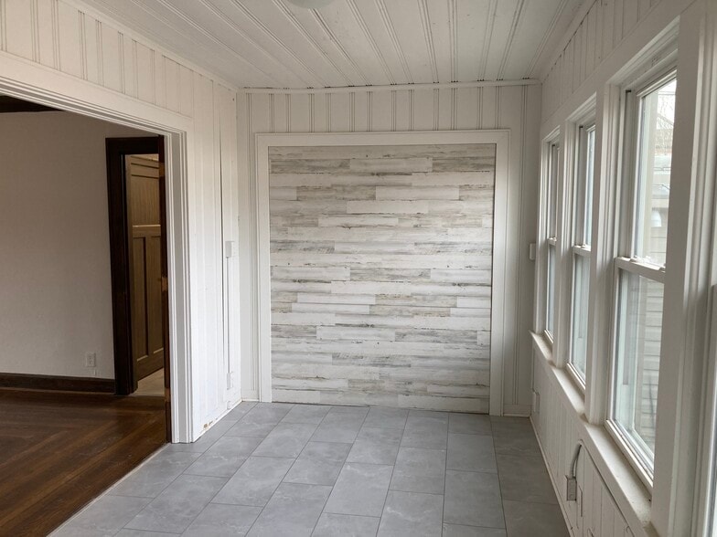 More Photos Of 220 W 80th Ter, Kansas City Storefront Retail Office For Sale