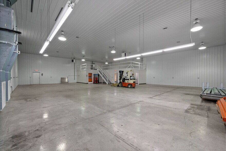 More Photos Of 1799 Alpine Dr, Clarksville Warehouse For Lease