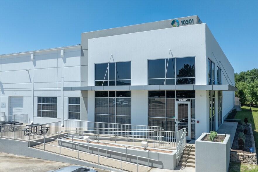Primary Photo Of 10301 Round Up Ln, Houston Warehouse For Lease