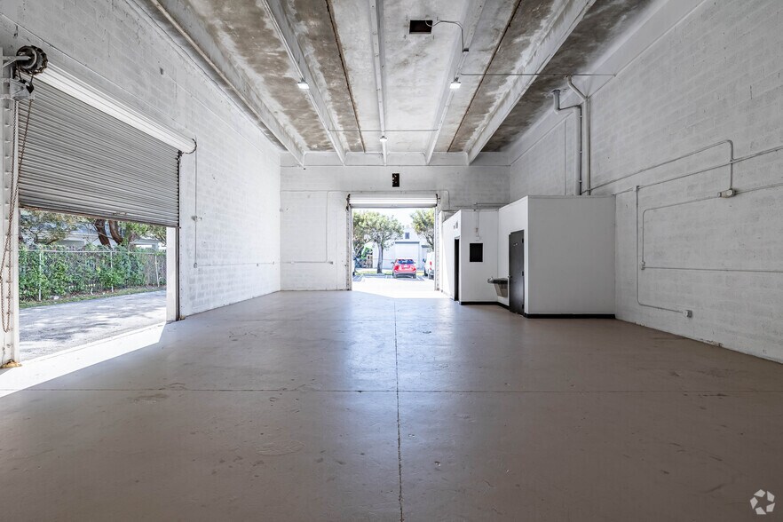 More Photos Of 14315 SW 139th Ct, Miami Warehouse For Lease