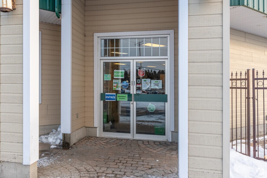 More Photos Of 3830 Boul Guillaume-Couture, Lévis Religious Facility For Sale