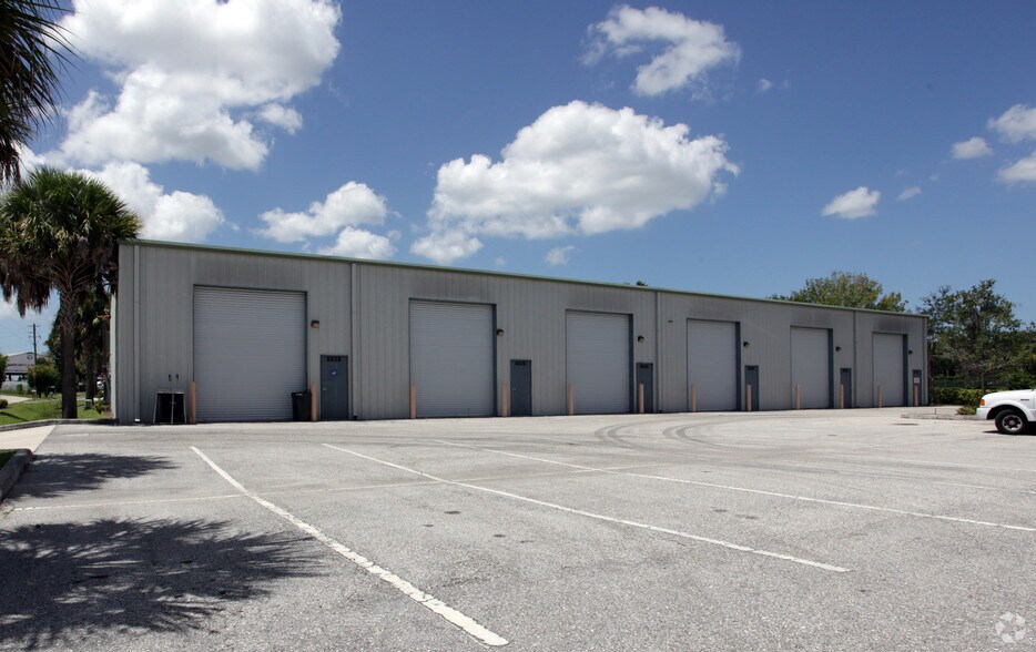 More Photos Of 6618-6628 26th Ct E, Sarasota Warehouse For Lease