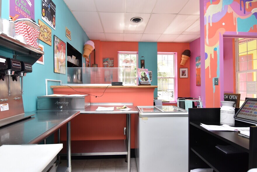 More Photos Of 10 S Walnut St, Milford Restaurant For Sale