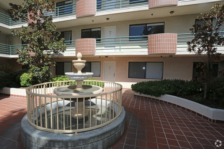 More Photos Of 8815 Cynthia St, West Hollywood Apartments For Sale