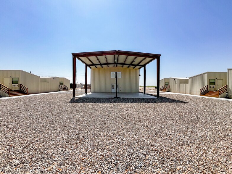 More Photos Of 906 S Highway 285, Pecos Warehouse For Sale