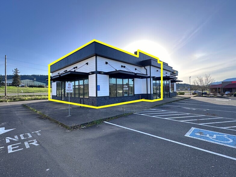 More Photos Of 104 Clover Leaf Loop, Sutherlin Storefront For Lease