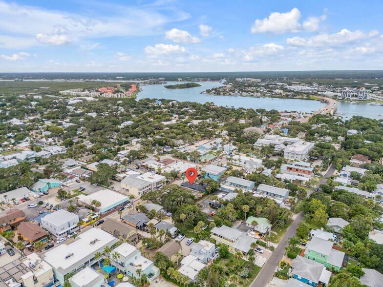 More Photos Of 304 Flagler Ave, New Smyrna Beach Storefront For Sale