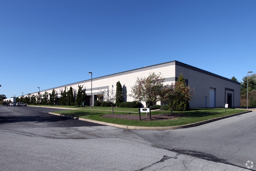 More Photos Of 77 McCullough Dr, New Castle Warehouse For Lease