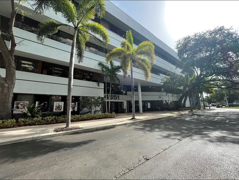 Primary Photo Of 4651 Sheridan St, Hollywood Medical For Sale