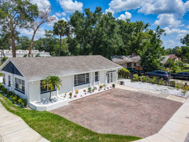 More Photos Of 507 East St, Longwood Office Residential For Lease