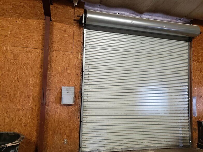 More Photos Of 1209 Bessemer Ave, Llano Light Distribution For Sale